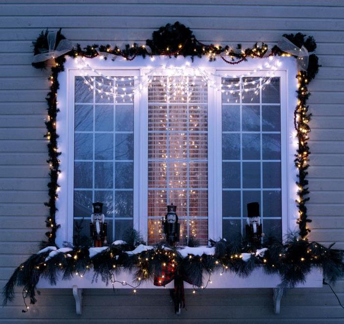 How to decorate window sills for christmas