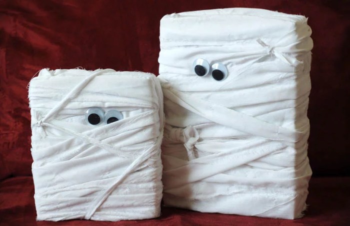 How to make a mummy decoration for halloween